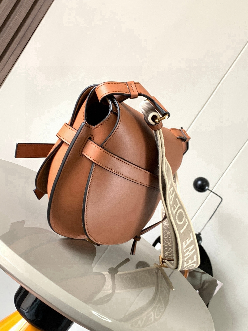 LOEWE GateDualHandbag with wide logo-print shoulder strap brown - Picture 2 of 9